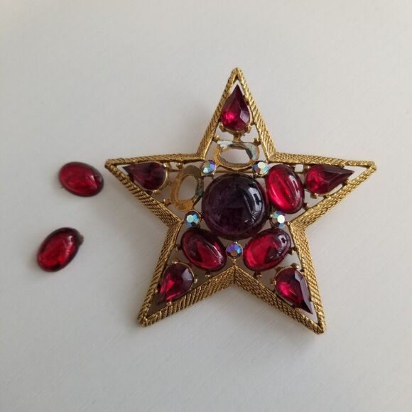 Vintage Capri Red Cabochon Rhinestone Five Pointed Star Brooch, Gold Tone - Picture 8 of 9